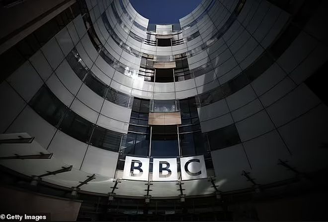 BBC著名主持人向青少年付33万元买露骨照片，孩子用钱来吸毒（组图） - 2