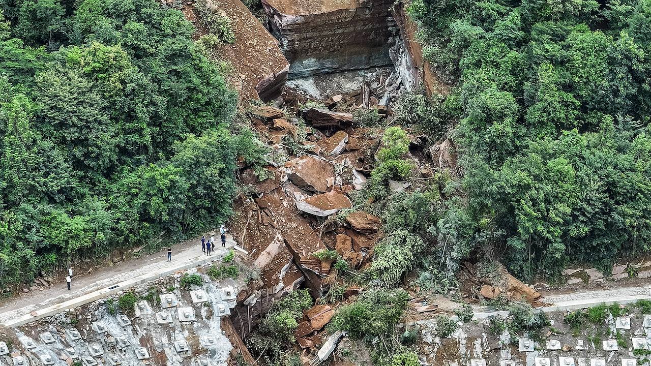 湖北五峰县山泥倾泻致1死6伤7人仍失踪，滑坡体达50万立方米（组图） - 1