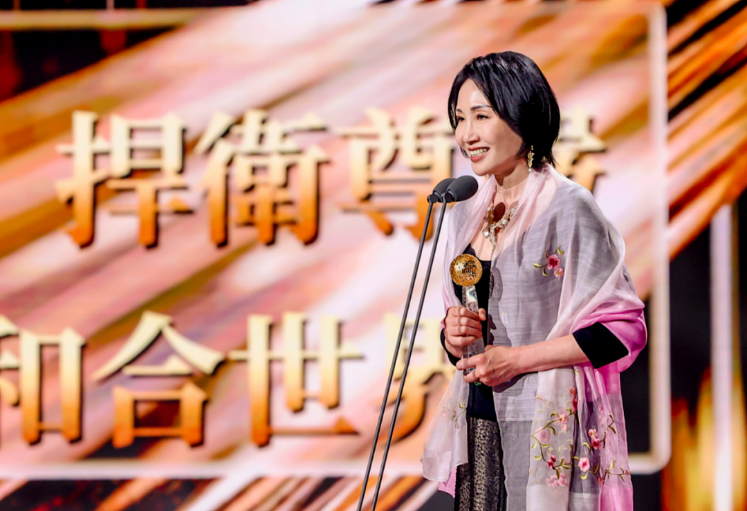 从麻省理工博士，到拯救千万华人的在英律师， 她荣获了影响世界华人大奖（组图） - 7