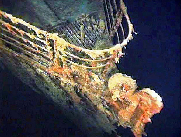 潜水艇残骸就在泰坦尼克号船头右侧，海底声纳影像首度曝光（组图） - 2