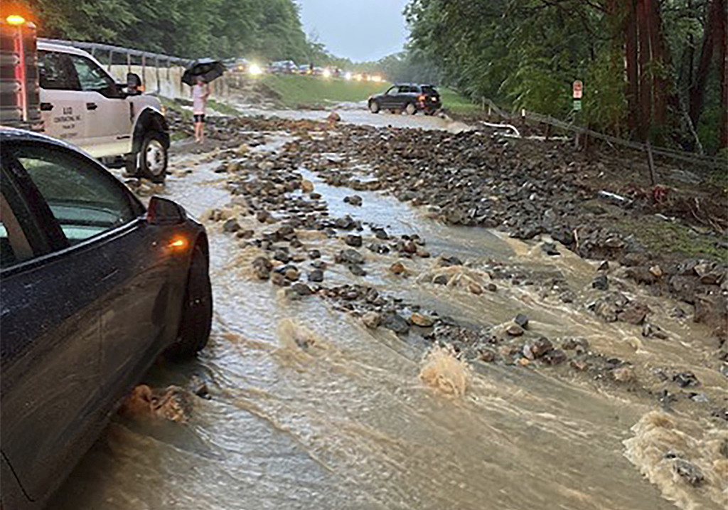 滂沱大雨爆洪患，纽约州长宣布进入紧急状态（图） - 1