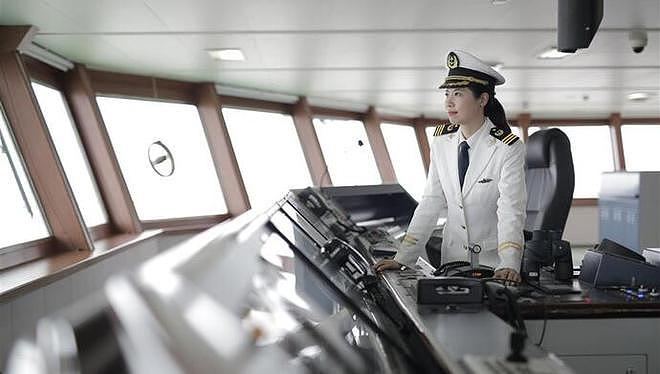 中国首位穿越北冰洋的女船长登上热搜，用短视频呈现海上生活的孤独和浪漫（组图） - 1