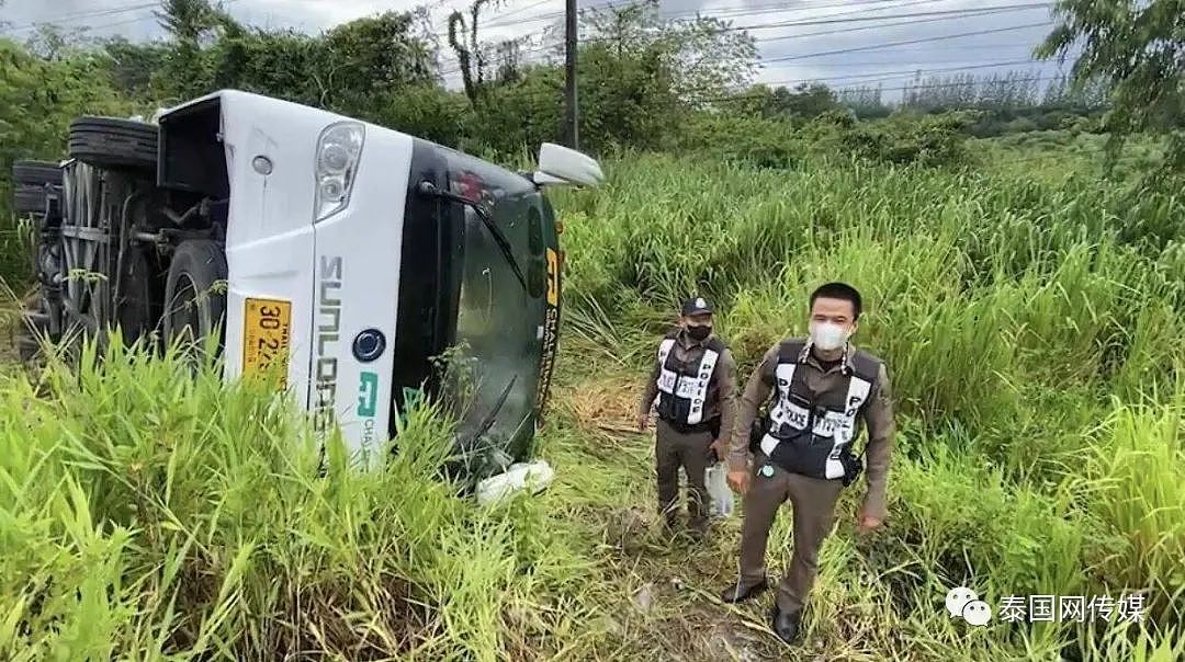 泰国满载中国游客大巴翻车致27伤，4人被困车内！然而，一群“泰黑派”却在说风凉话....（组图） - 5