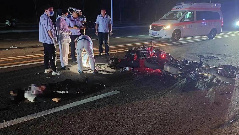 现场惨烈！北京摩托车骑手飙车相撞，两名男子当场身亡（视频/组图） - 1