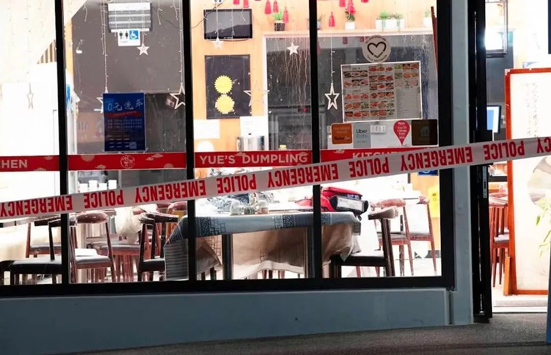 奥克兰北岸抢劫打人还砸车​，餐厅惨案后续 ；新西兰出手整顿市场；大白天，女性安保人员被揍（组图） - 17