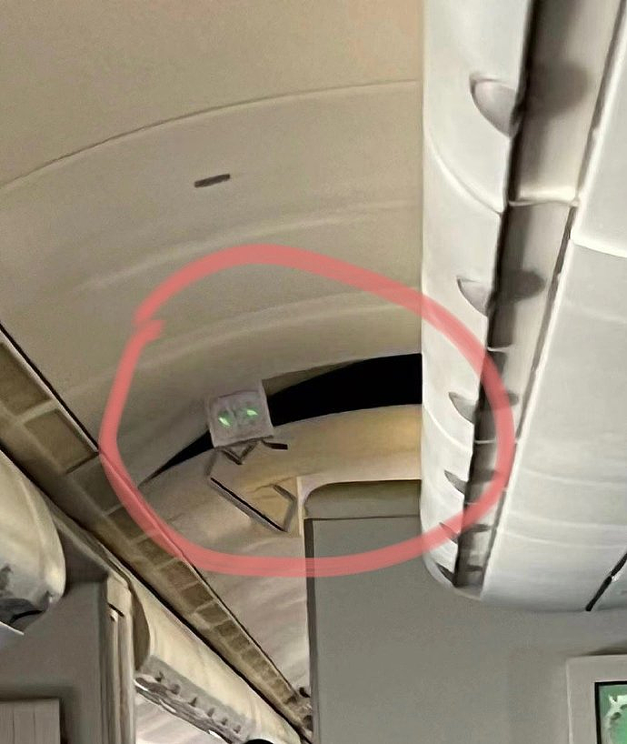 高空惊魂！空姐和乘客被抛上天花板，水瓶抱枕满天飞！亲历者讲述：以为死定了（组图） - 5