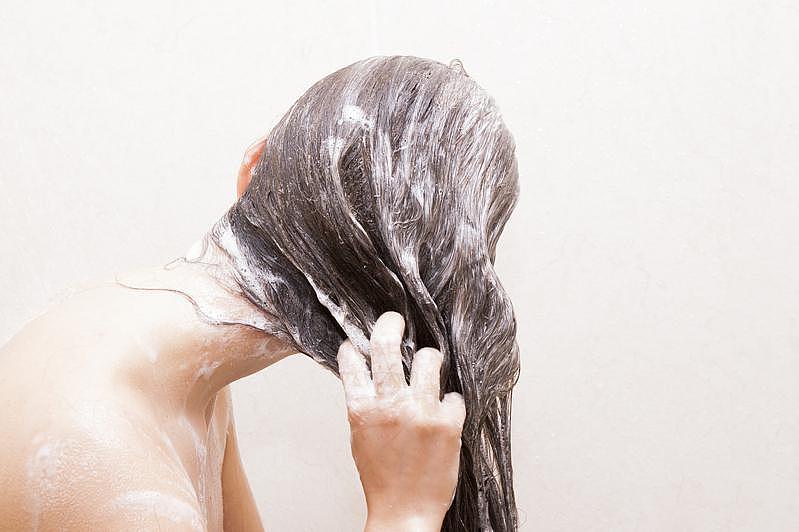 专家：这两种洗发精恐让头发变少、干燥和断裂（图） - 1