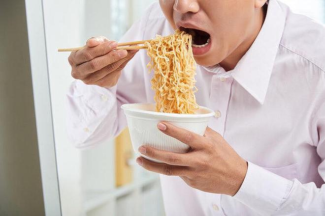 【健康】方便面吃多了会致癌？世卫组织：真正致癌的这6种食物，尽量少碰（组图） - 1