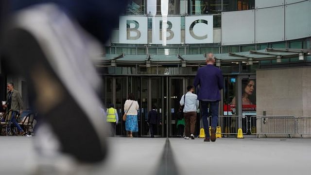 BBC主持人风波：资深新闻主播休·爱德华兹被确认为当事人（组图） - 5