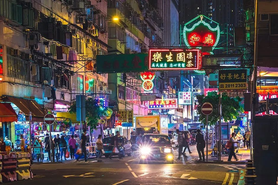 香港“抢人”，内地中产涌入：35岁危机与鸡娃的新出路？（组图） - 7