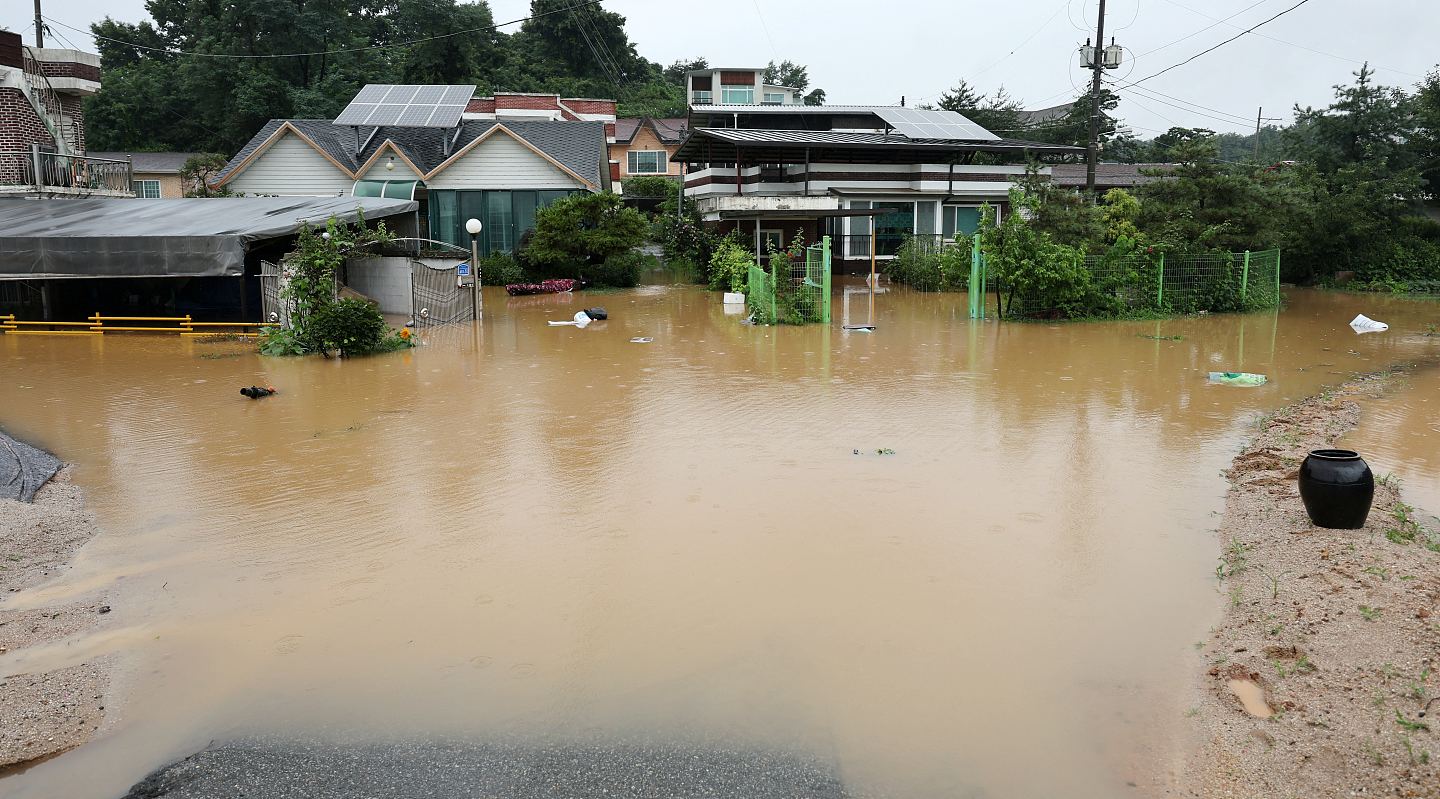 韩国暴雨成灾山泥倾泻洪水泛滥，至少7死伤3失踪，逾1500人疏散（组图） - 5