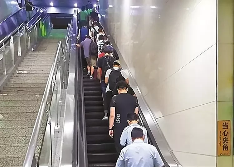 大陆人坐公交从不让座！陆配狂赞台湾高素质：扶梯靠右，主动让座（组图） - 7
