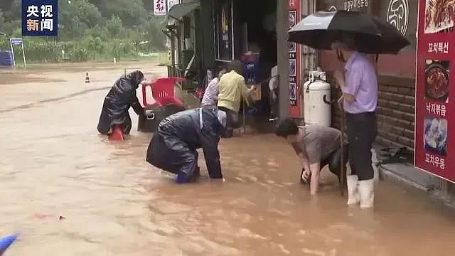 地下车道被淹，已发现8具遗体，还有一辆公交车被困！韩国暴雨已致35人死亡（组图） - 7