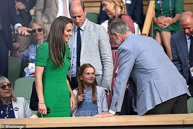8岁夏洛特公主首现温网赛场，大方跟西班牙国王聊天，比哥哥抢眼（组图） - 5