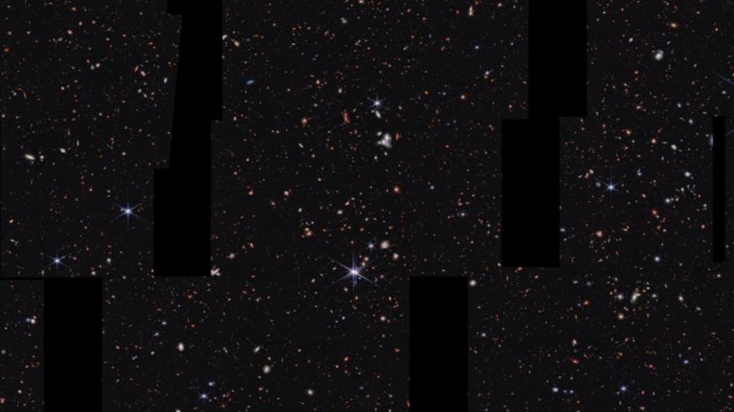 韦伯望远镜发现130亿岁史上最远黑洞！质量是太阳900万倍（组图） - 1