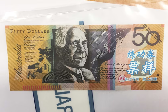 堪培拉出现假钞印有“练功券”中文字样，警惕：澳洲多地出现假钞，有商家已“中招”！附如何鉴别真伪（组图） - 1