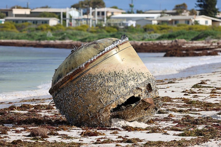西澳州海滩突现“大罐子” 或为20年前印度火箭碎片（图） - 4