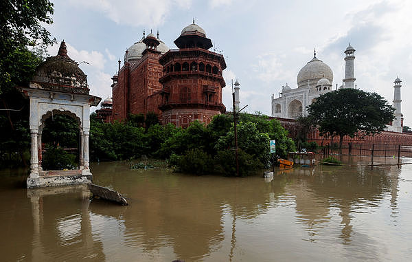 45年来首次！印度豪雨狂炸，洪水淹到泰姬玛哈陵外围墙（视频/组图） - 2