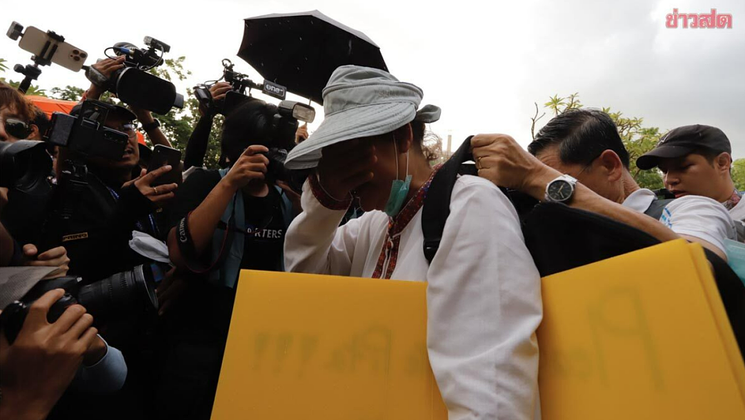 “阴间火葬”大爆发！泰国示威者情绪崩溃，街头“公开火化”上议院（组图） - 1