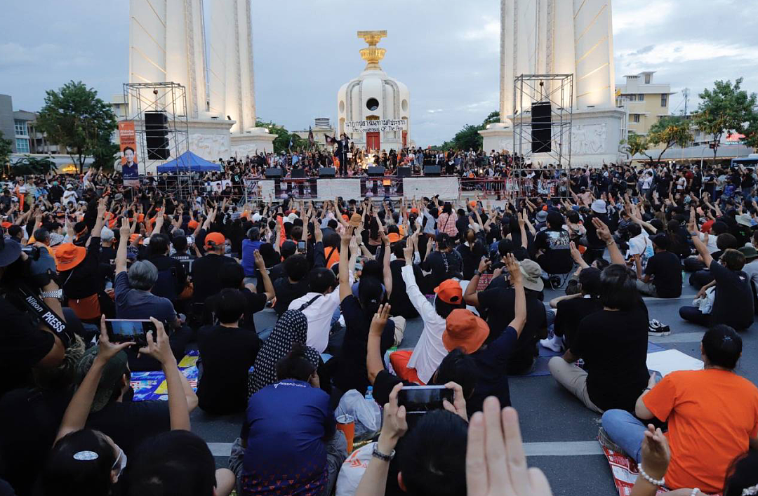 “阴间火葬”大爆发！泰国示威者情绪崩溃，街头“公开火化”上议院（组图） - 16