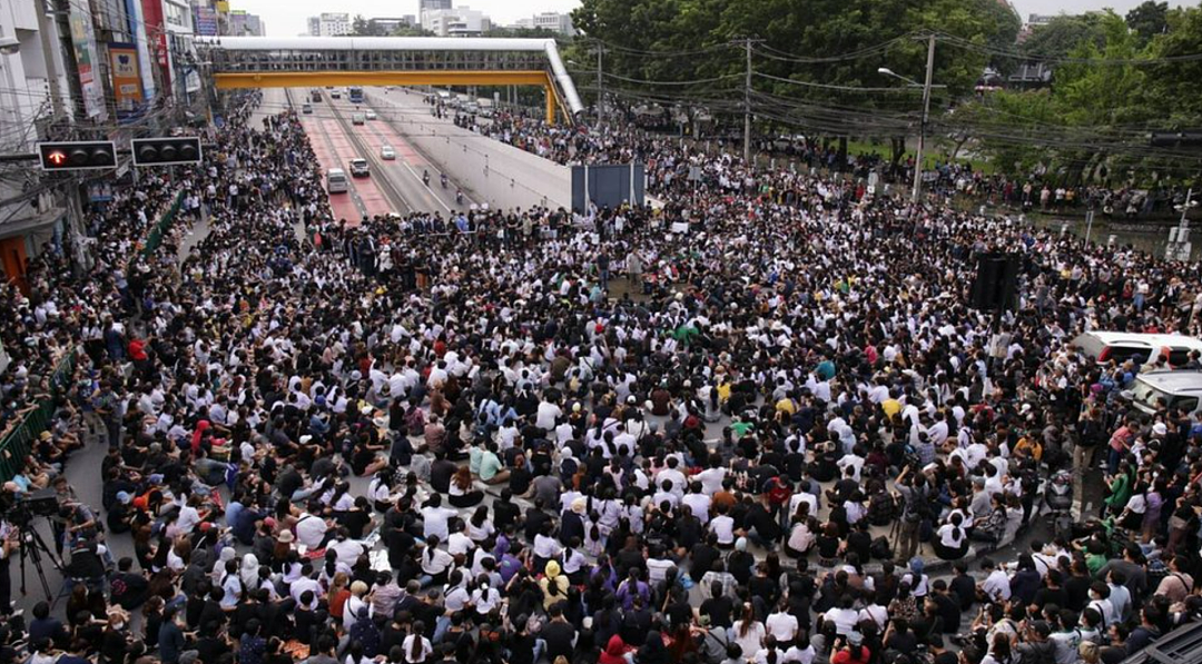 “阴间火葬”大爆发！泰国示威者情绪崩溃，街头“公开火化”上议院（组图） - 19