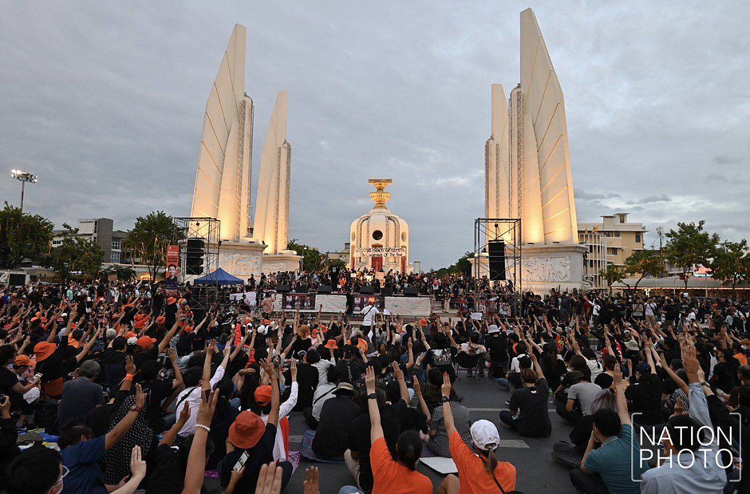 “阴间火葬”大爆发！泰国示威者情绪崩溃，街头“公开火化”上议院（组图） - 17