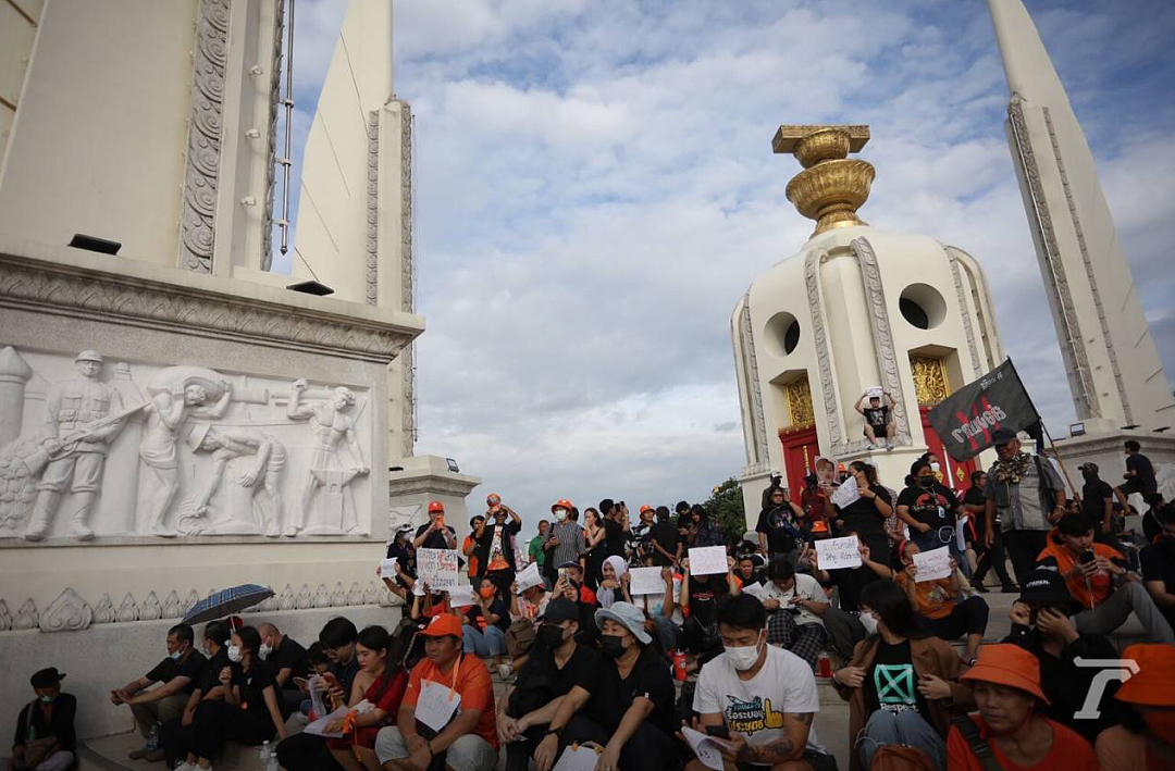 “阴间火葬”大爆发！泰国示威者情绪崩溃，街头“公开火化”上议院（组图） - 5