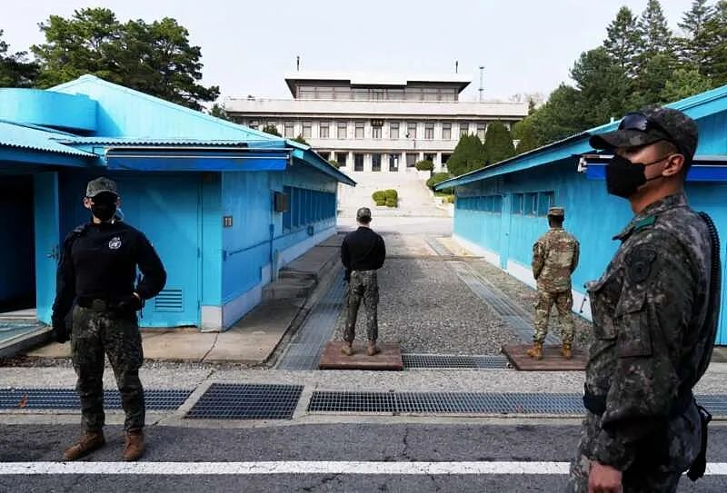 驻韩美国大兵当众大笑着跨过“三八线”叛逃朝鲜！朝鲜准备启用核武器？（组图） - 1