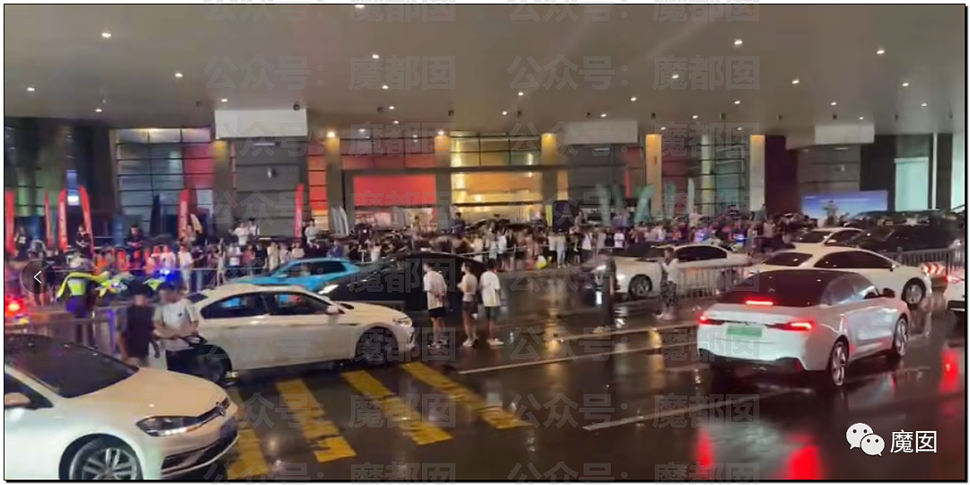 怒！炸街烧胎、撞车撞人、挑衅警察…这就是中国改装车文化？（组图） - 24