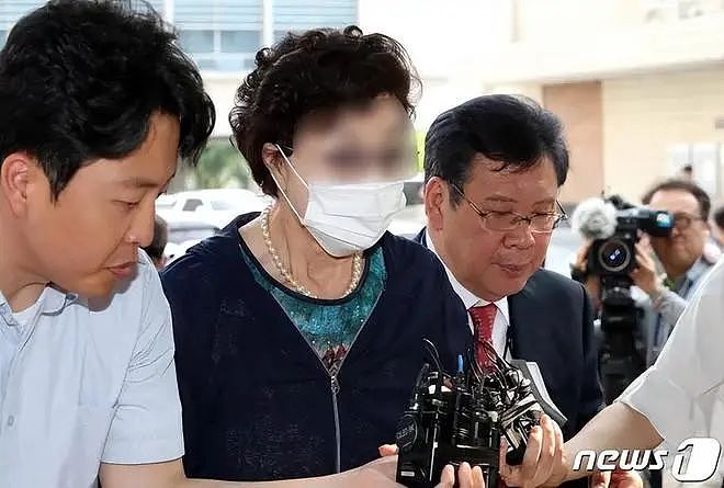 疯了！韩国总统岳母被捕、大舅哥被送检，此时的第一夫人正在国外疯狂购买奢侈品……（组图） - 4