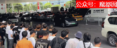 怒！炸街烧胎、撞车撞人、挑衅警察…这就是中国改装车文化？（组图） - 46