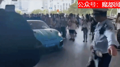 怒！炸街烧胎、撞车撞人、挑衅警察…这就是中国改装车文化？（组图） - 45