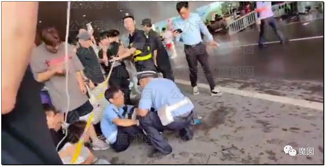 怒！炸街烧胎、撞车撞人、挑衅警察…这就是中国改装车文化？（组图） - 25