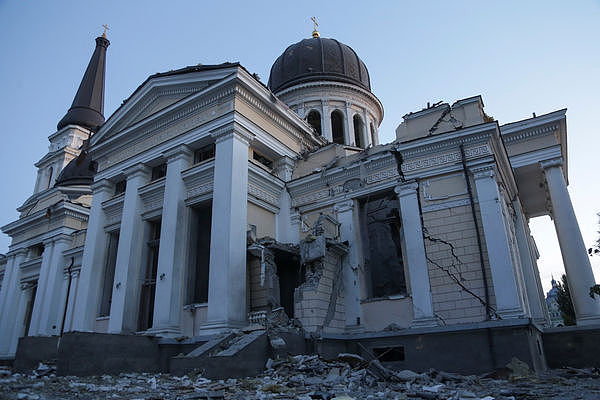 俄军再轰敖德萨！乌克兰东正教“圣地教堂”被毁，至少1死19伤（视频/组图） - 2