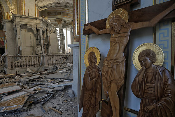 俄军再轰敖德萨！乌克兰东正教“圣地教堂”被毁，至少1死19伤（视频/组图） - 1