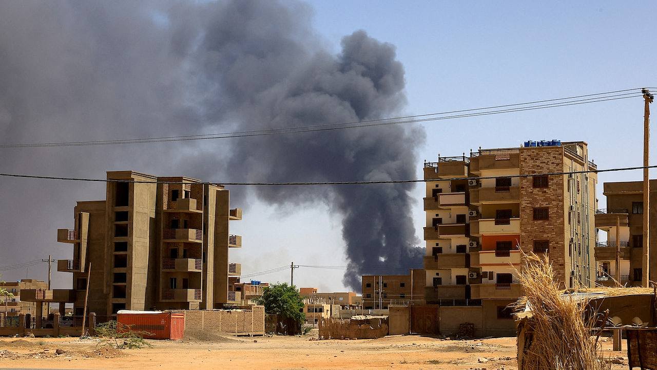 民用飞机苏丹港机场坠毁，9人死亡，包括4名军方人员（图） - 1