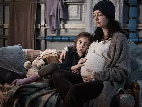 澳洲单亲妈妈20年花30万欧租房，最后带着2娃无家可归（组图） - 6
