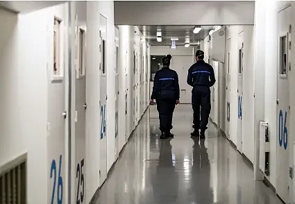 法国最变态的恶魔：性侵96岁老人和14岁少女之后，在监狱里又侵犯了一名牢友（组图） - 9