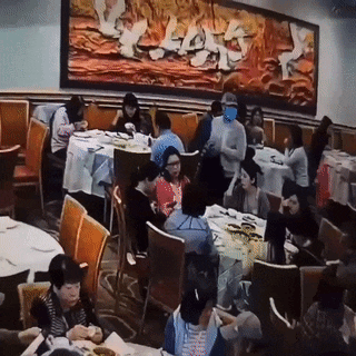 只需15秒！华人女子在餐厅遭遇闪电式抢劫，根本反应不过来（组图） - 8