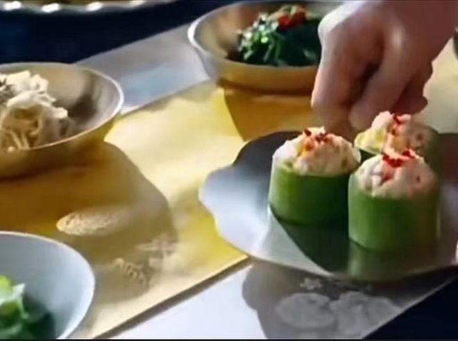 大韩美食征服天下！韩餐全球宣传片惨变笑话：白人吃草，非裔舔筷（组图） - 7