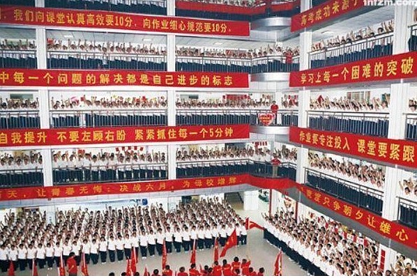 中国高考(大学入学考)竞争激烈，应届生考试如同出兵打战。 图: 翻摄自搜狐