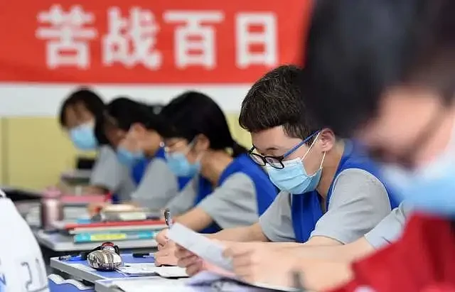 中国学生为了高考而努力读书。 图：翻摄自每日人物腾讯网