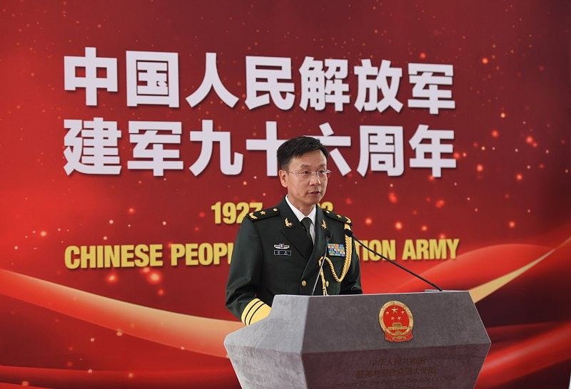 台媒：新任中国驻美大使谢锋不慎摔伤，缺席建军节活动（组图） - 3