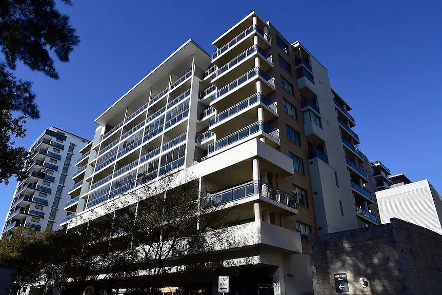 数十座公寓被发整改令，Toplace业主恐面临5000万澳元维修费用（组图） - 1
