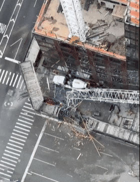 纽约高楼起重机起火，断臂撞向大楼再砸落地上，路人魂都吓没了（组图） - 6