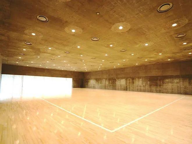 日本中学的“豆腐渣”体育馆：一旦发生灾害，人们都会跑来避险（组图） - 26