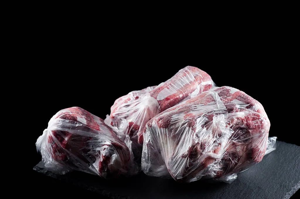 超市“塑料袋”装肉冷冻，可能吃进有害物质（组图） - 1