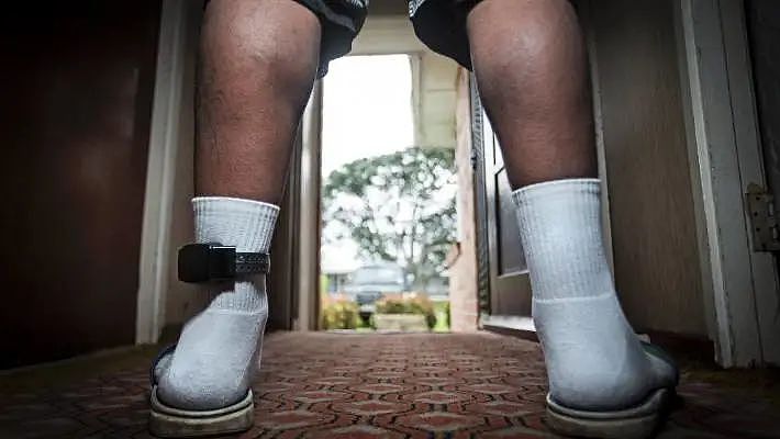 新西兰这一传染病飙升；足足2公斤，新西兰老人携毒闯澳当场被逮捕；电子脚镣居家监禁引怒公众，但糟糕的是你们的态度（组图） - 13
