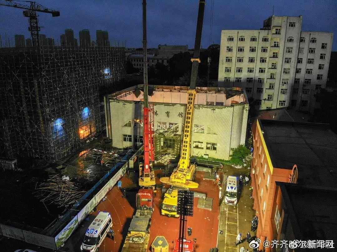 齐齐哈尔中学体育馆坍塌11死！校门口成花海，上海“同名路”警力突增多（组图） - 2