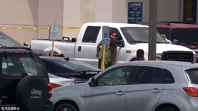 美国男子发现汽车被偷，直接提枪追过去击毙嫌犯，警方：正当防卫（组图） - 2